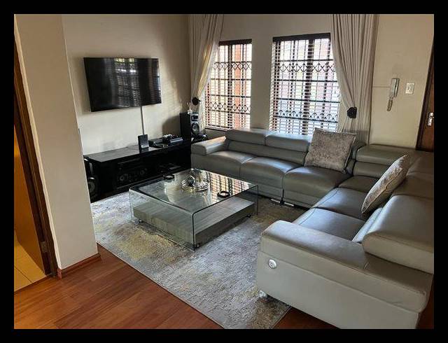 3 BEDROOM DUPLEX FOR SALE IN MEER EN SEE